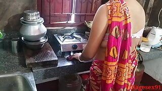 Roter Sari, Küchensex in Sonali (offizielles Video von VillageSex91)