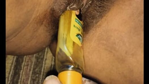 The husband put a bottle in his wife's pussy or took out water from her pussy
