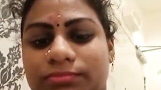 Tamilische Ehefrau, heißer Blowjob und Audio sprechen ... 3