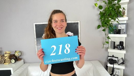 Tsjechische tiener bij haar eerste casting