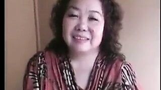 Japanische BBW-Oma 1