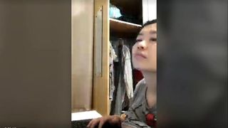 Chinesisches Exhibitionisten-Streamer-Mädchen masturbiert, Orgasmen