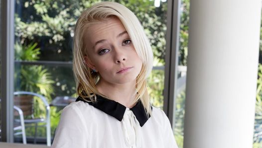 Winzige junge zierliche kleine blonde Teenager gefickt