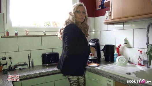 Mega Titten MILF vom Chef auf Arbeit zum Sex gezwungen