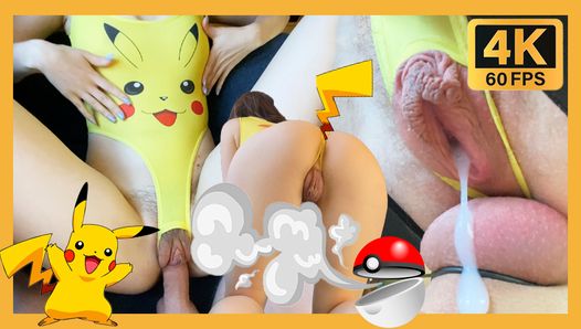 Die 18-jährige Stiefschwester reitet mich auf einem Sexstuhl in Pikachu-Kostüm und bekommt eine Ladung Sperma. Pokemon Cosplay.