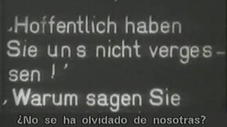 3 reife Damen ziehen sich im Büro aus (Jahrgang 1940)