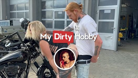 MyDirtyHobby - eine vollbusige blondine schluckt sperma in der Öffentlichkeit