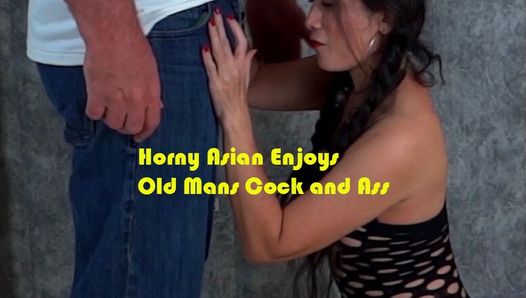 Geile Asiatin genießt Schwanz und Arsch eines alten Mannes - Vollversion
