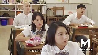 Modell -tv - söt asiatisk tonåring knullas i klassrummet