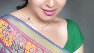 Sexy Indiase tante sexy groene saree