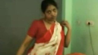 Zia indiana che fa sesso sul posto di lavoro