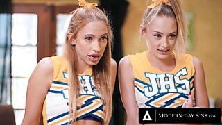 Modern-Day Sins - Teen Cheerleader Kyler Quinn und Khloe Kapri tauschen die große Ladung ihres Trainers aus!