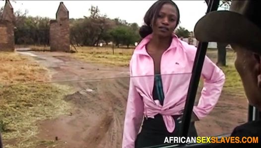 Легкую африканскую шлюшку сняли на улице для грубого межрасового секса