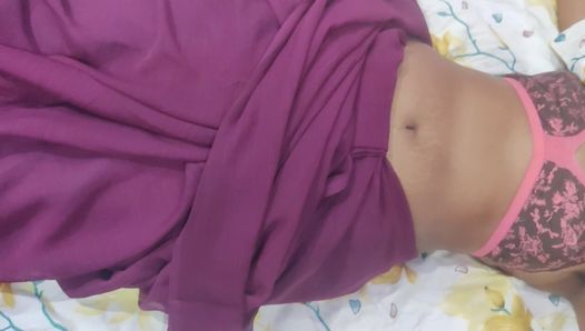 Heiße sexy dame in sari wird von ehemann im schlafzimmer in muschi und arsch gefickt