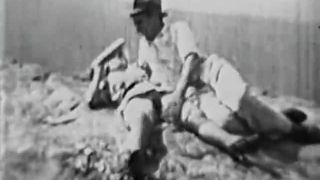 Behaartes Anhaltermädchen wird draußen gefickt (1930er Jahre)