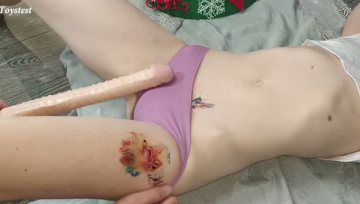 Langer Dildo für meine Stiefschwester. bringt sie schnell zum Orgasmus