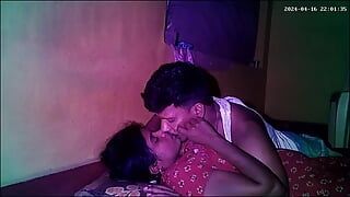 Indische dorfhausfrau küsst arsch romantisch