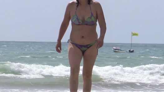 Reife Ehefrau genießt Sex am Strand, voller Cumshot