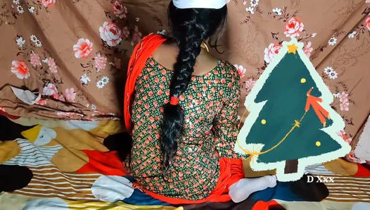 Desi indisches Bhabhi zum ersten Mal im Salwar-Anzug wird aus fettem Land gelutscht