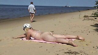 Conocido de una milf - mamada en la playa