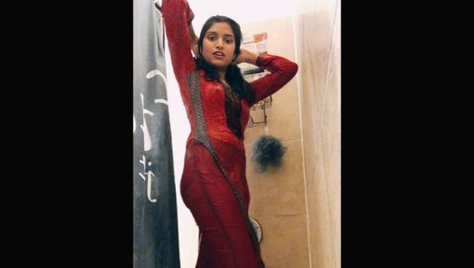 Schönes desi-mädchen im badezimmer mms virales video