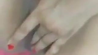 Ägyptische Stiefmutter spielt mit ihrer Muschi