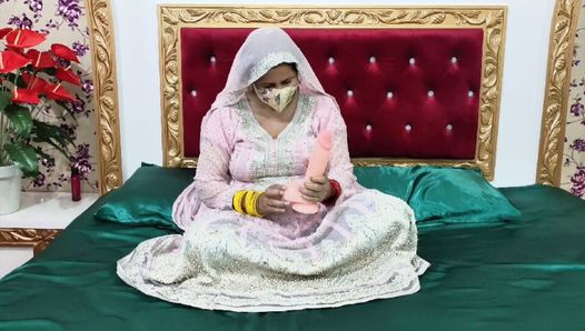 Indische Braut: Erstaunlicher Sex mit großem Dildo in der Hochzeitsnacht