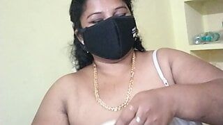 Indische tamilische Tamilin, Sexgespräch und tragendes Kleid