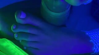 Footjob, weißer fluo