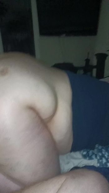 Fat Bottom Girl Shows Ass 
