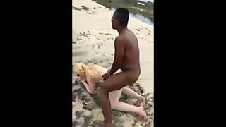 2 weiße Strand-Sex mit BBC