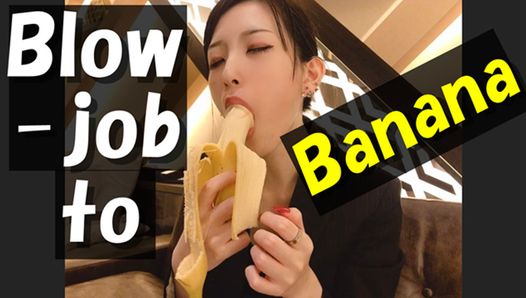 Blowjob zu Banane, um das Kondom anzuziehen! Japanischer Amateur-Handjob.