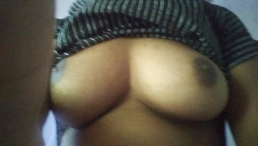 Indische Mallu tante toont haar borsten en speelt alleen 07