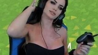 Wwe -paige alias Saraya Jade Bevis in knappen Top-Spielen