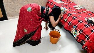 Indisk städerska har hårt sex med chefen