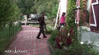 Lakomá macecha puma je sodomizována a vystříkaná na obličej jejím sousedem