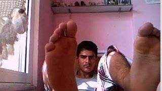 Hetero-Typen Füße vor der Webcam