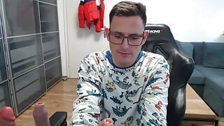 Deutscher süßer Junge wichst 2 mal vor livecam und spielt mit Dildo