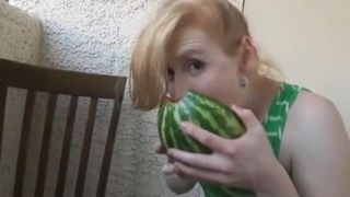 Wie man Croutons in Wassermelone kocht