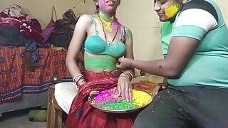 Première fête holi avec une belle bhabhi indienne