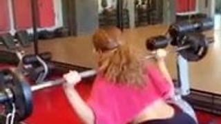 Israëlisch meisje met enorme kont in de sportschool