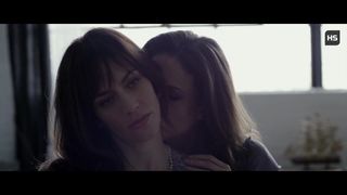 Maggie Siff en Robin Weigert - hete lesbische kus 1080p