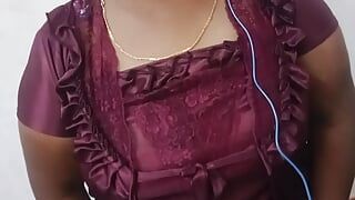 Tamilisches mädchen wird in ihrem nachthemd mit einem abspritzen hart gefickt