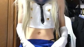 Japanische Transvestitin Nicola masturbiert in Shimakaze Cosplay