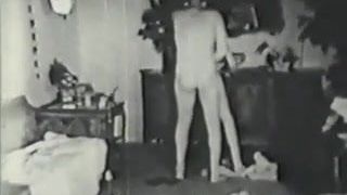 Trío bisexual en su camino hacia el orgasmo (vintage de los años 30)