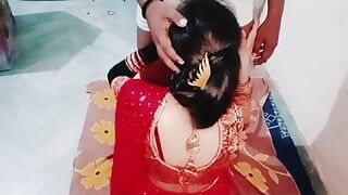 Nygift indisk tjej har hardcore sex i en saree