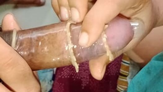 꼴리는 콘돔으로 섹스하는 인도 인도 바비