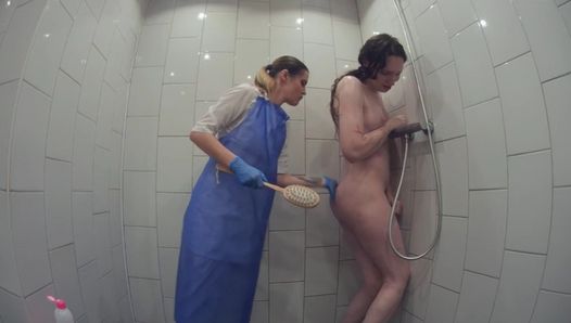 Мытьё пациента в частной клинике