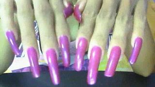 Lange schöne rosa Fingernägel
