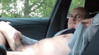 Deutscher Mann wichst im Auto.mp4